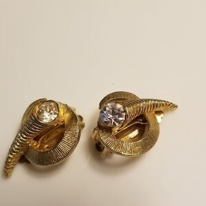 Vintage goldtone clip on earrings